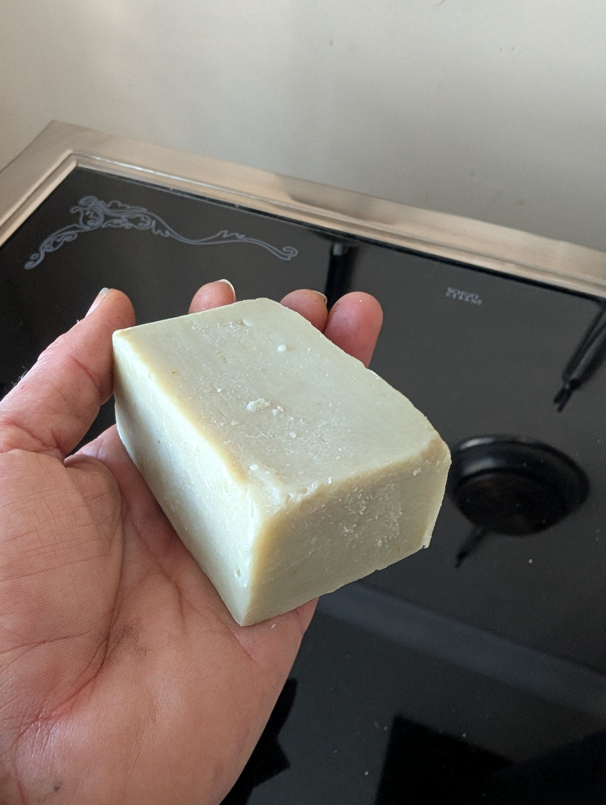 Artesian Herbal Soaps - 100% Beef Tallow & French Green Clay -Antimicrobial, Antiviral, Antifungal- -with Bamboo Holder & Sisal Scrub Bag - Sage & Juniper ESSENTIAL OIL- ORGANIC - Color light green-FREE SHIPPING